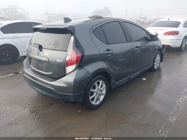 JTDKDTB30H1592155 Toyota Prius C One