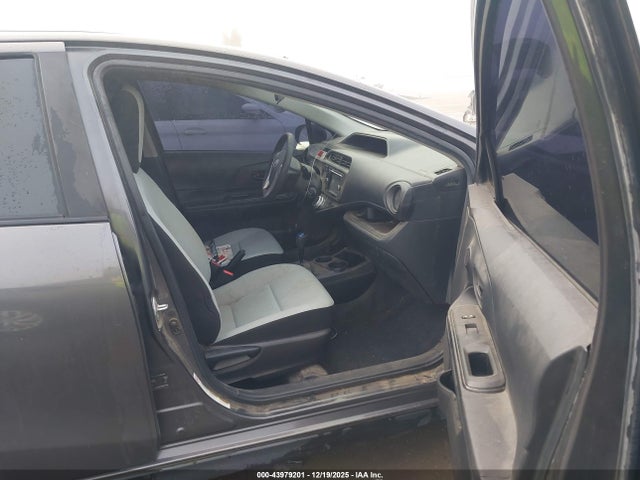JTDKDTB30H1592155 Toyota Prius C One
