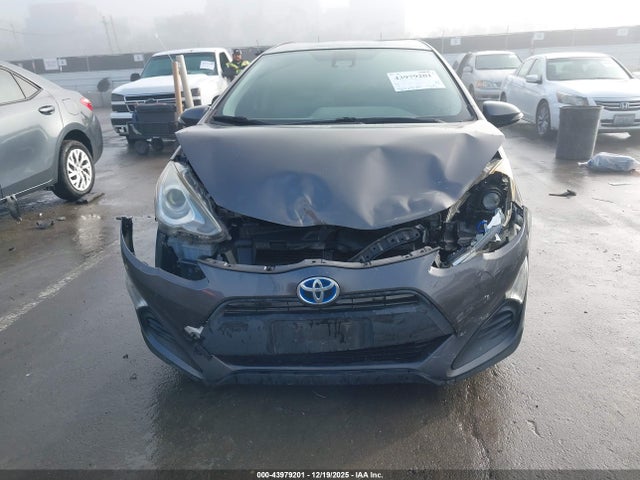 JTDKDTB30H1592155 Toyota Prius C One