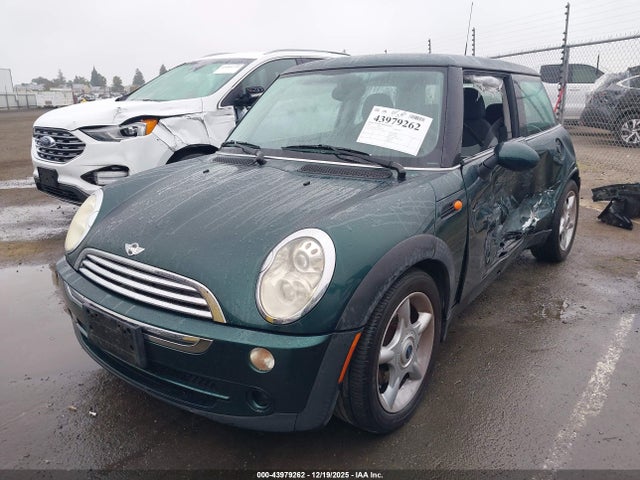 2005 MINI COOPER WMWRC33575TK60776 Photo 1
