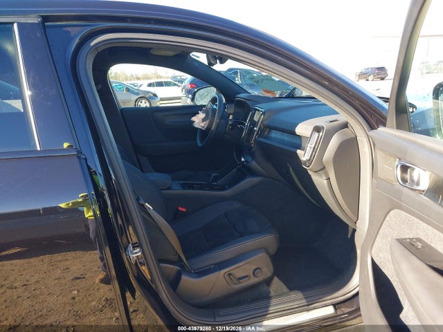 2023 VOLVO C40 RECHARGE PURE ELECTRIC YV4ED3GM3P2063352 Photo 4