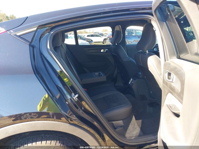2023 VOLVO C40 RECHARGE PURE ELECTRIC YV4ED3GM3P2063352 Photo 7