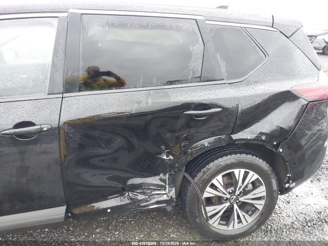 JN8BT3BA4PW418547 Nissan Rogue Sv Fwd