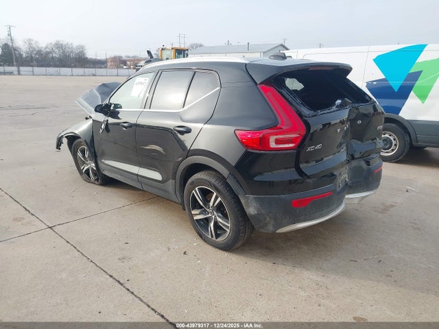 2024 VOLVO XC40 YV4L12UK9R2331112 Photo 2