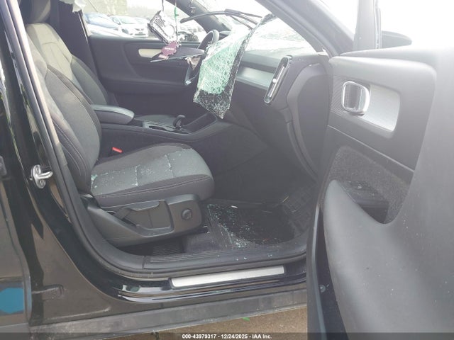 2024 VOLVO XC40 YV4L12UK9R2331112 Photo 4