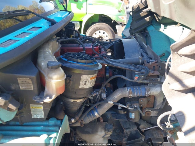 43979395 :رقم المزاد ، 1FVACXDT0BHAZ7298 vin ، 2011 Freightliner M2 106 Medium Duty مزاد بيع
