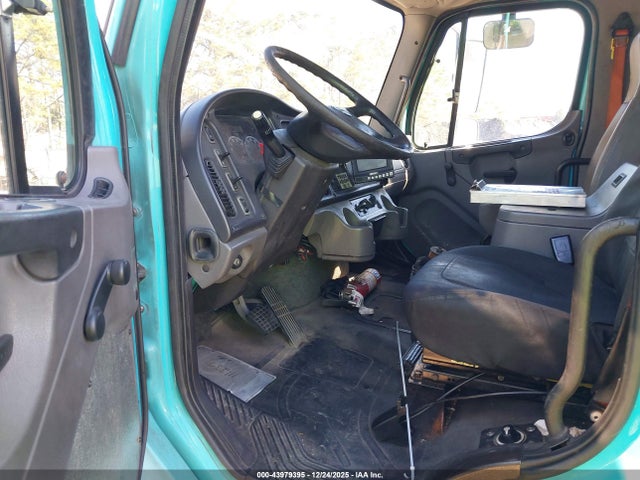 43979395 :رقم المزاد ، 1FVACXDT0BHAZ7298 vin ، 2011 Freightliner M2 106 Medium Duty مزاد بيع