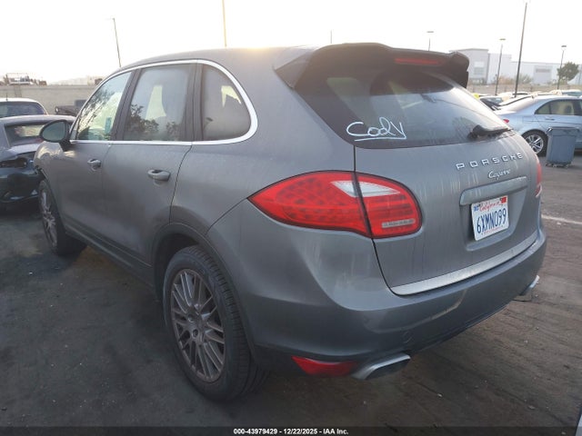 2013 PORSCHE CAYENNE WP1AA2A20DLA03366 Photo 2