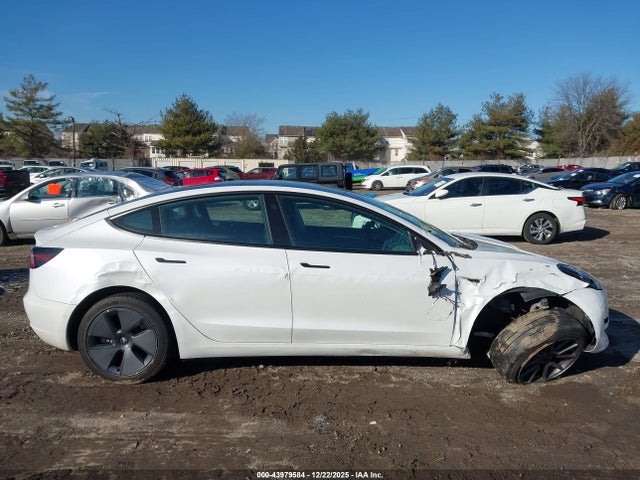 Tesla Model 3 Long Range Dual Motor All-wheel Drive 2022 5YJ3E1EB3NF103131 Image 13