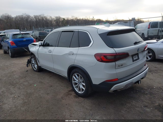 2020 BMW X5 5UXCR6C08L9C41033 Photo 2