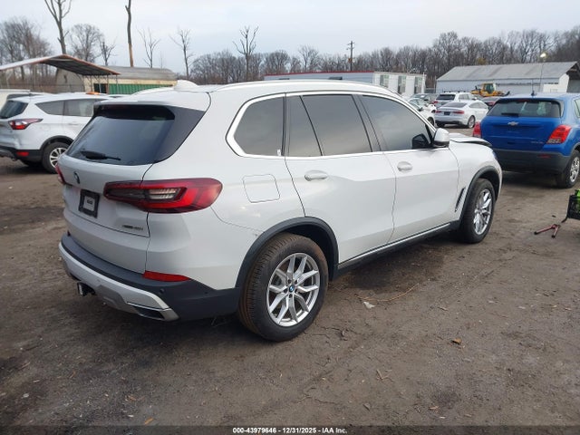 2020 BMW X5 5UXCR6C08L9C41033 Photo 3