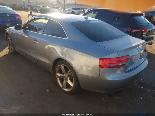 2011 AUDI A5 WAUVFAFR1BA020025 Photo 2