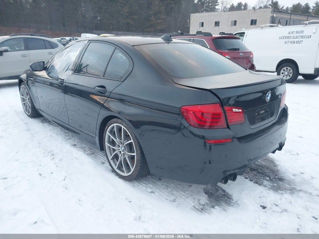 2013 BMW M5 WBSFV9C52DC773301 Photo 2