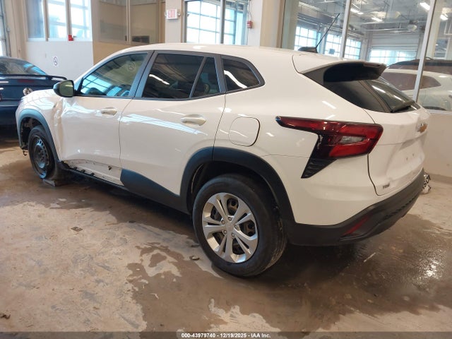 2024 CHEVROLET TRAX KL77LFE25RC084831 Photo 2