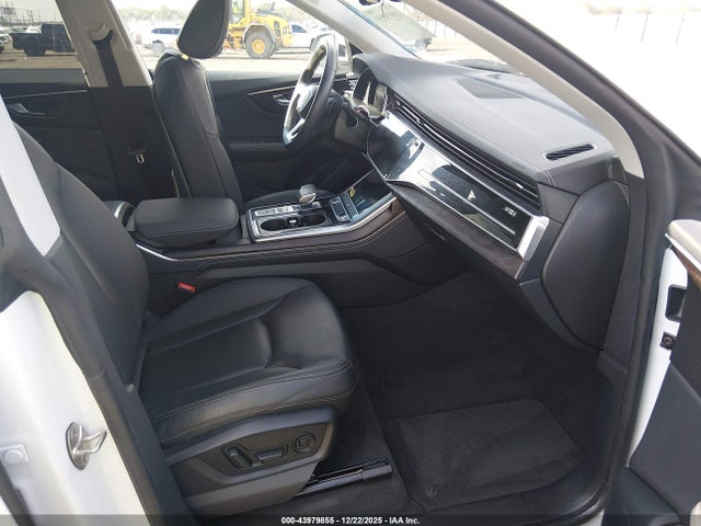 2023 AUDI Q8 WA1EVBF19PD015757 Photo 4