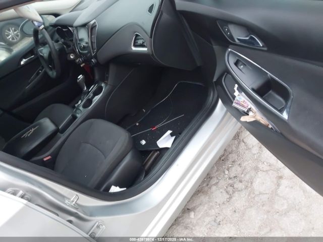 2017 CHEVROLET CRUZE 3G1BE6SM5HS548196 Photo 4