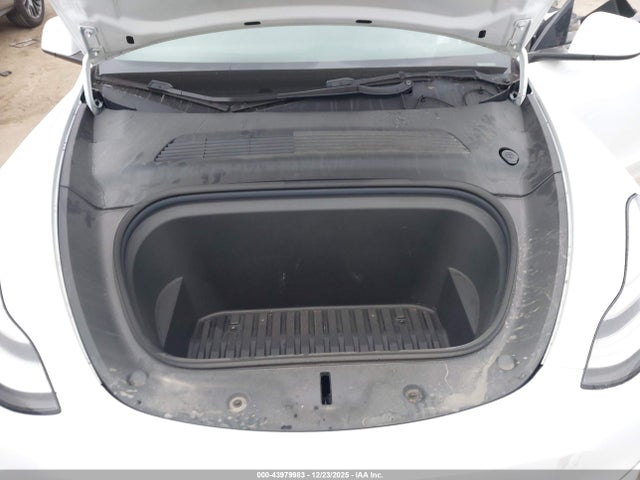 2021 TESLA MODEL Y 5YJYGDEE9MF097412 Photo 9