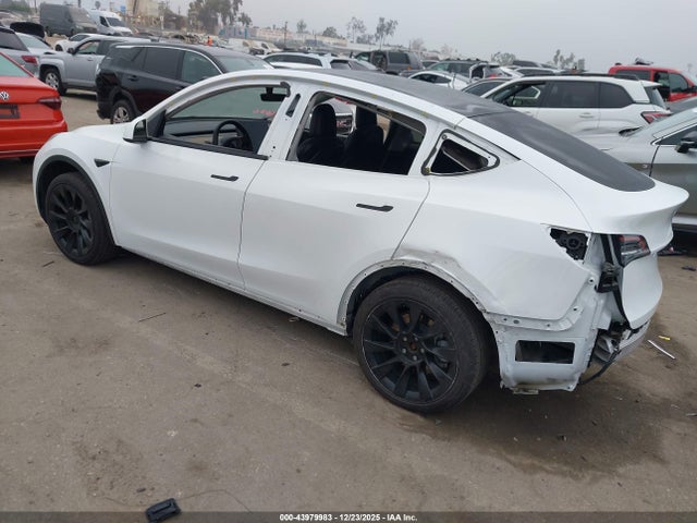 2021 TESLA MODEL Y 5YJYGDEE9MF097412 Photo 2