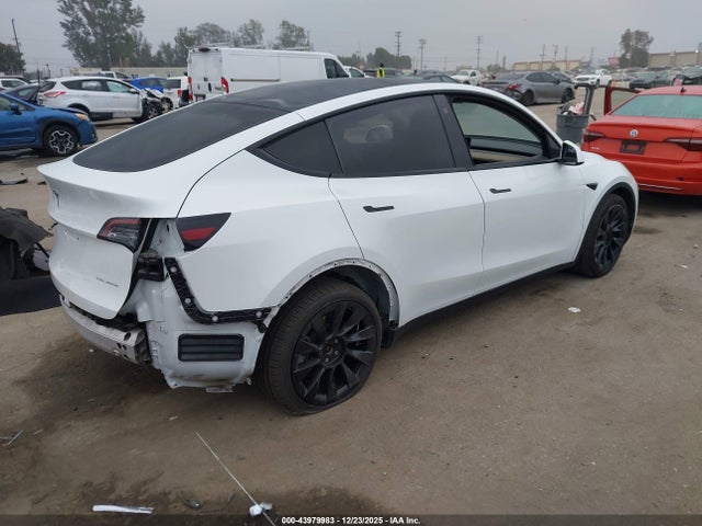 2021 TESLA MODEL Y 5YJYGDEE9MF097412 Photo 3