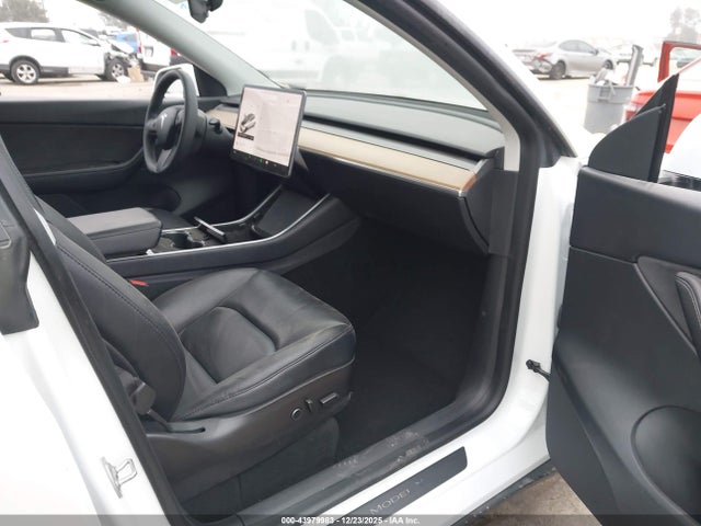 2021 TESLA MODEL Y 5YJYGDEE9MF097412 Photo 4