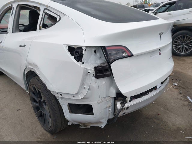 2021 TESLA MODEL Y 5YJYGDEE9MF097412 Photo 5