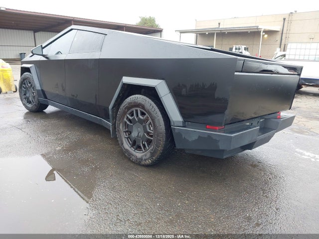 2024 TESLA CYBERTRUCK 7G2CEHED0RA001313 Photo 2