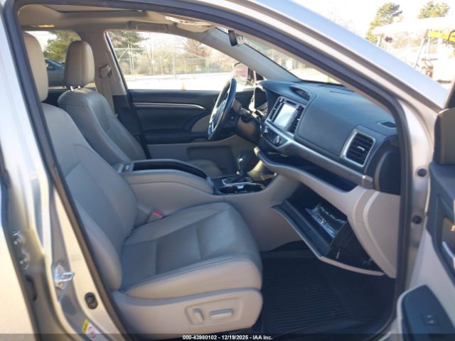 2017 TOYOTA HIGHLANDER 5TDYZRFH5HS195869 Photo 4