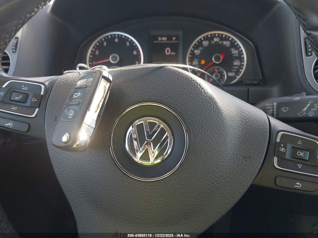 2016 VOLKSWAGEN TIGUAN WVGAV7AX0GW587586 Photo 10