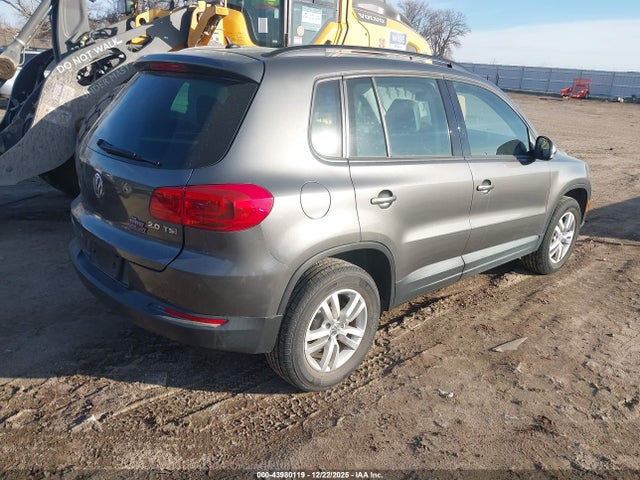 2016 VOLKSWAGEN TIGUAN WVGAV7AX0GW587586 Photo 3