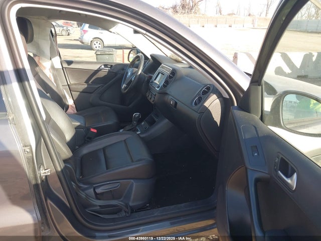 2016 VOLKSWAGEN TIGUAN WVGAV7AX0GW587586 Photo 4