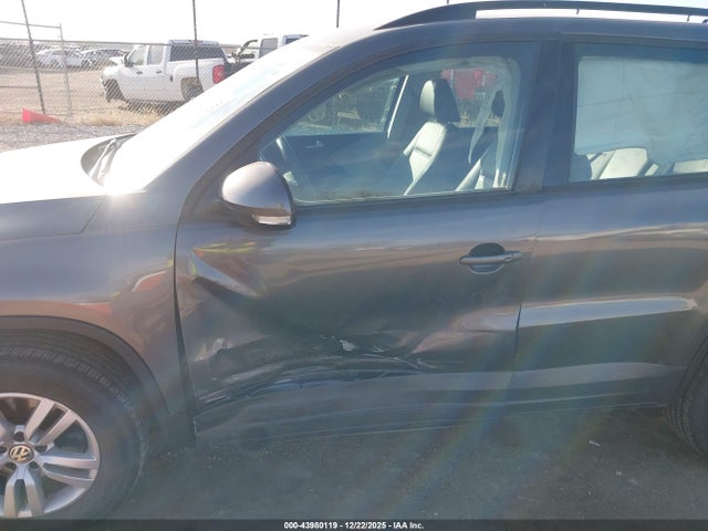 2016 VOLKSWAGEN TIGUAN WVGAV7AX0GW587586 Photo 5