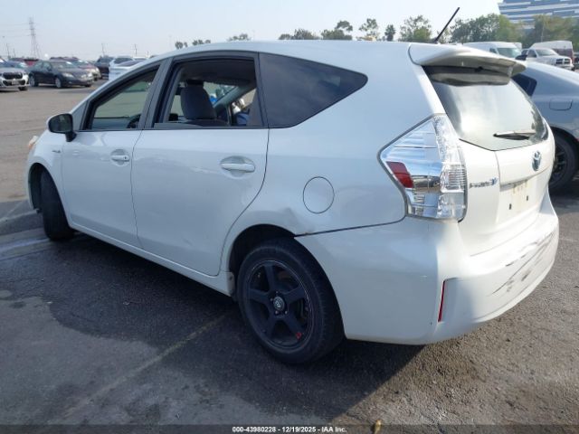 2014 TOYOTA PRIUS V JTDZN3EU3EJ013252 Photo 2