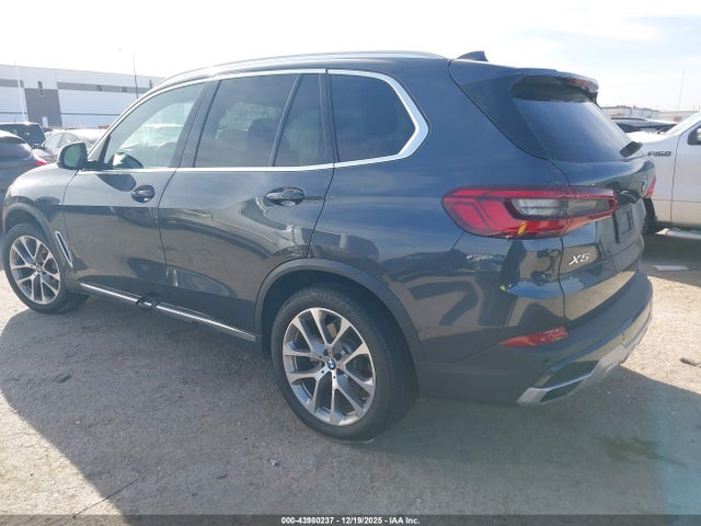 2019 BMW X5 5UXCR6C52KLL64031 Photo 2