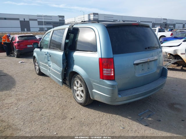 2009 CHRYSLER TOWN & COUNTRY 2A8HR54199R567618 Photo 2