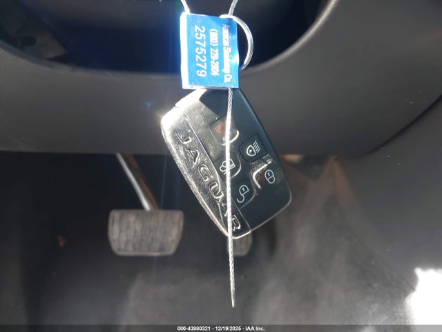 2017 JAGUAR XE SAJAL4BV0HA947770 Photo 10