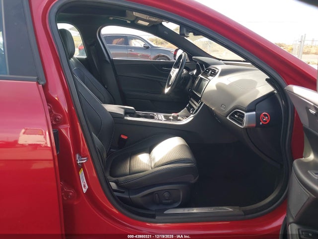 2017 JAGUAR XE SAJAL4BV0HA947770 Photo 4