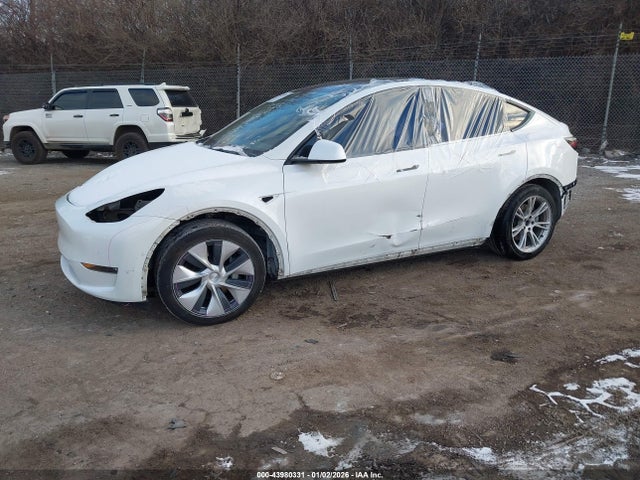 2021 TESLA MODEL Y 5YJYGAEE2MF180095 Photo 1