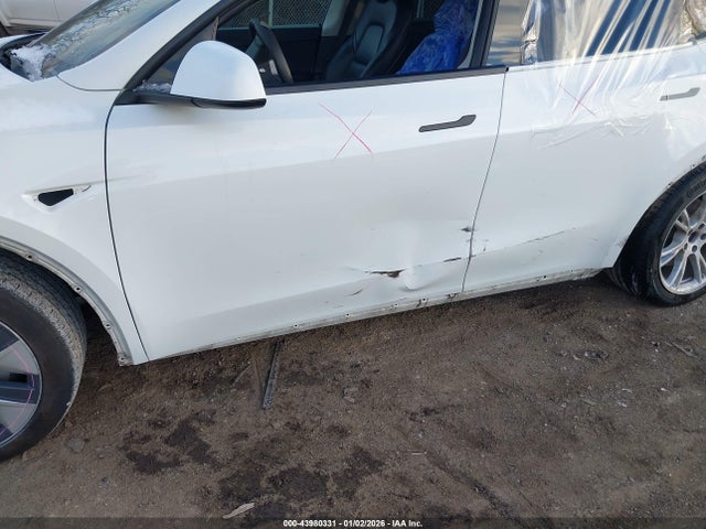 2021 TESLA MODEL Y 5YJYGAEE2MF180095 Photo 5