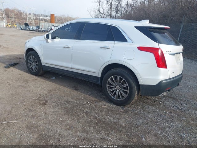 2017 CADILLAC XT5 1GYKNDRS1HZ308950 Photo 2