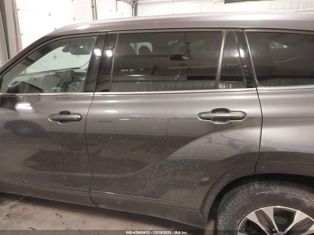 Toyota Highlander Xle 2021 5TDGZRBH1MS086868 Image 14