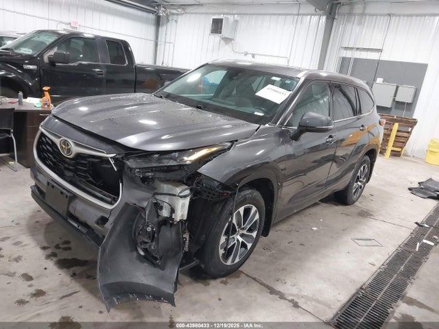 Toyota Highlander Xle 2021 5TDGZRBH1MS086868 Image 2