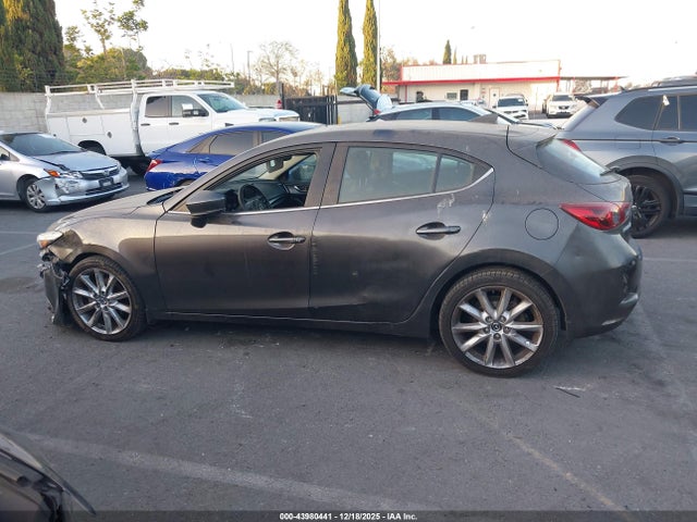 Mazda Mazda3 Grand Touring 2017 3MZBN1M31HM129584 Image 14