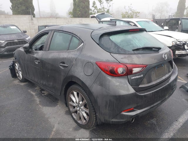 Mazda Mazda3 Grand Touring 2017 3MZBN1M31HM129584 Image 3