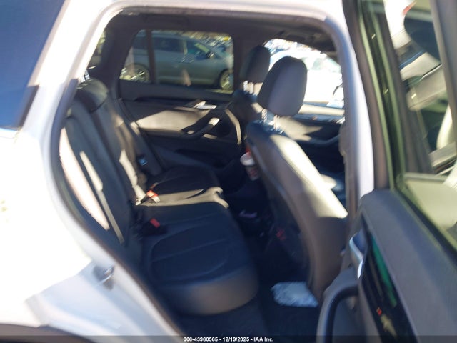 BMW X1 Xdrive28i 2018 WBXHT3C36J5F89745 Image 8