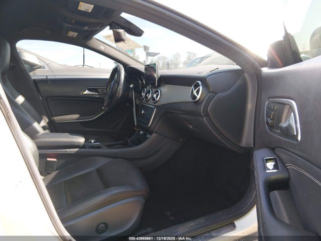 2015 MERCEDES-BENZ CLA 250 WDDSJ4EB8FN253074 Photo 4