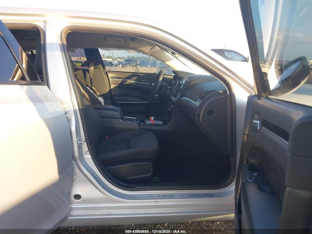 43980685 :رقم المزاد ، 2C3CCAAG9PH616716 vin ، 2023 Chrysler 300 Touring مزاد بيع