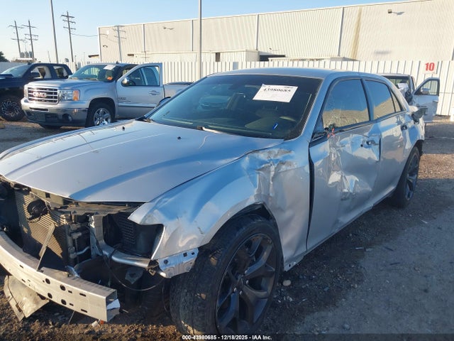 43980685 :رقم المزاد ، 2C3CCAAG9PH616716 vin ، 2023 Chrysler 300 Touring مزاد بيع