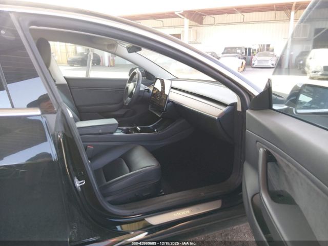 2019 TESLA MODEL 3 5YJ3E1EA8KF399380 Photo 4