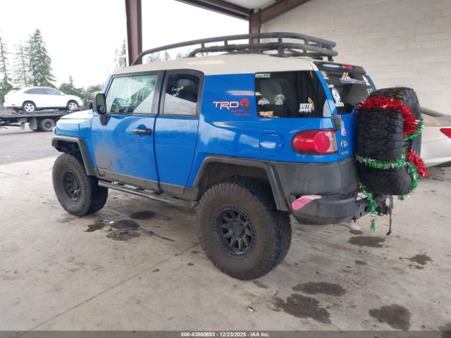 2007 TOYOTA FJ CRUISER JTEBU11F470081631 Photo 2