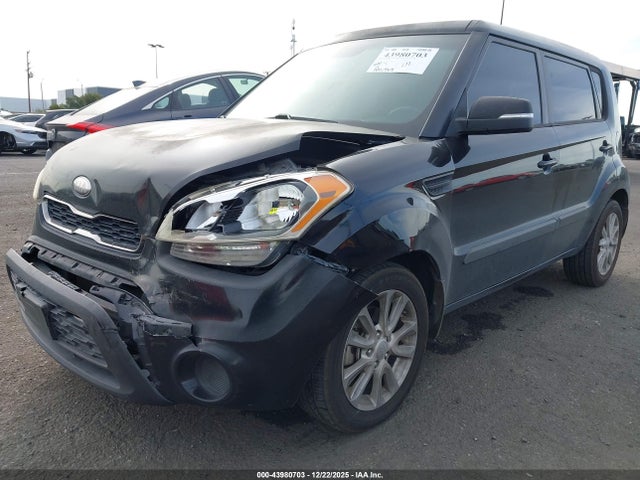 43980703 :رقم المزاد ، KNDJT2A6XD7538664 vin ، 2013 Kia Soul + مزاد بيع